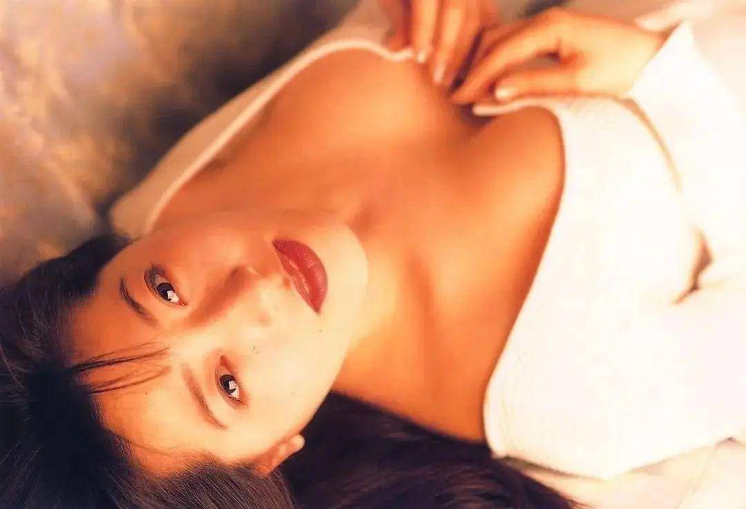 是“亚洲第一美胸”其中一部是《金瓶梅pg模拟器试玩一辈子演了两部至今仍(图2)