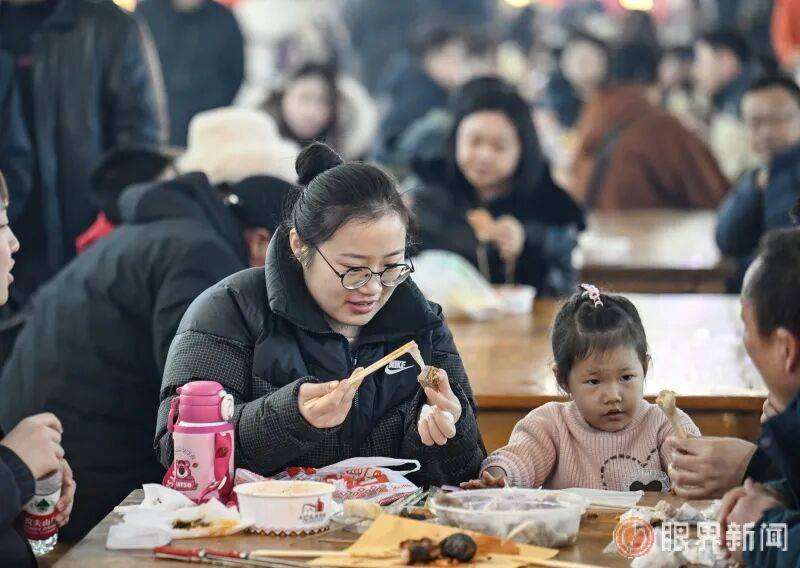 好吃·马上尝鲜品年味——双城年味餐桌指南pg电子免费模拟器南北通途 双城迎春！(图1)